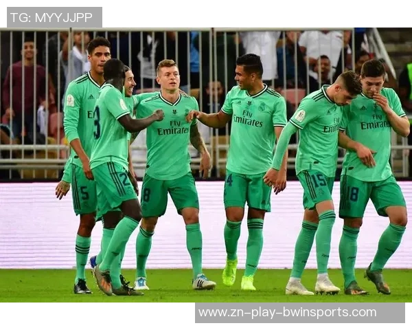 水晶宫追逐19岁荷兰新星斯米特面临曼联皇马强劲竞争