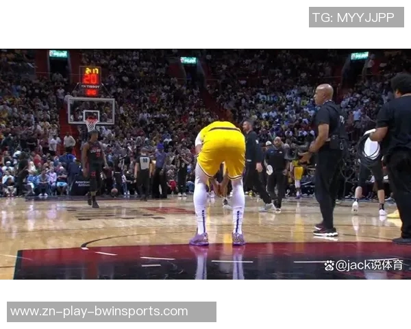 阿德巴约提前离场因脚部不适明日将进行详细检查以确定伤情 阿德巴约提前离场因脚部不适明日将进行详细检查以确定伤情